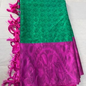Saree with self design green and pink border silk pattu
